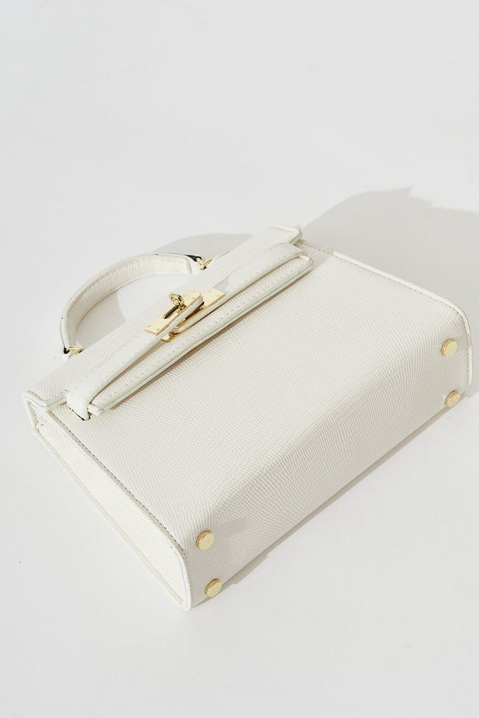 August + Delilah Partia Sling Bag In White Textured - St Frock (Dev)