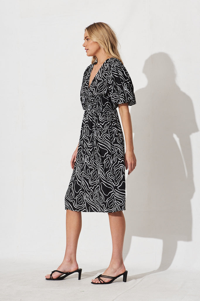 Jecci Midi Dress In Black With White Abstract Print - side