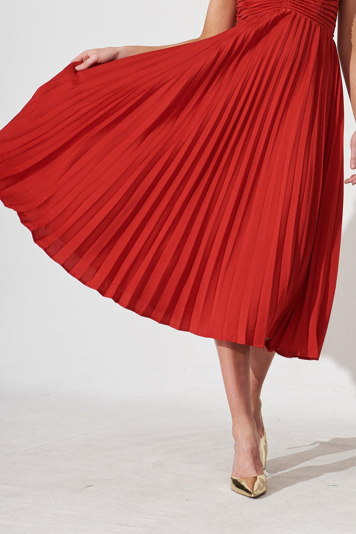Flirta Pleated Midi Dress In Wine Satin - detail