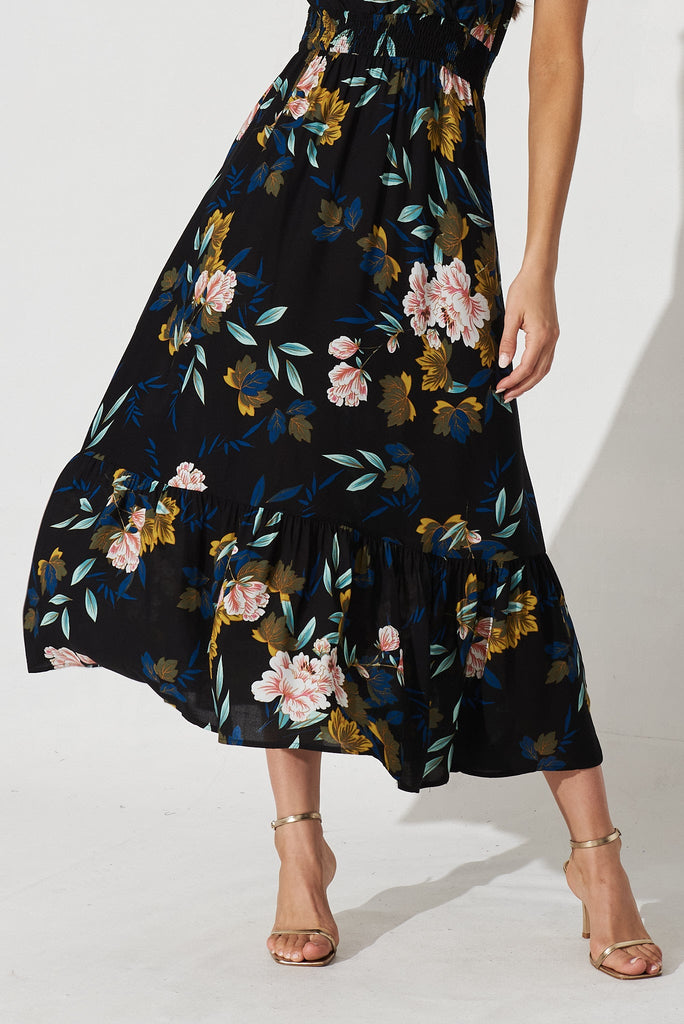 Pescara Midi Dress In Black With Green Leaf - detail