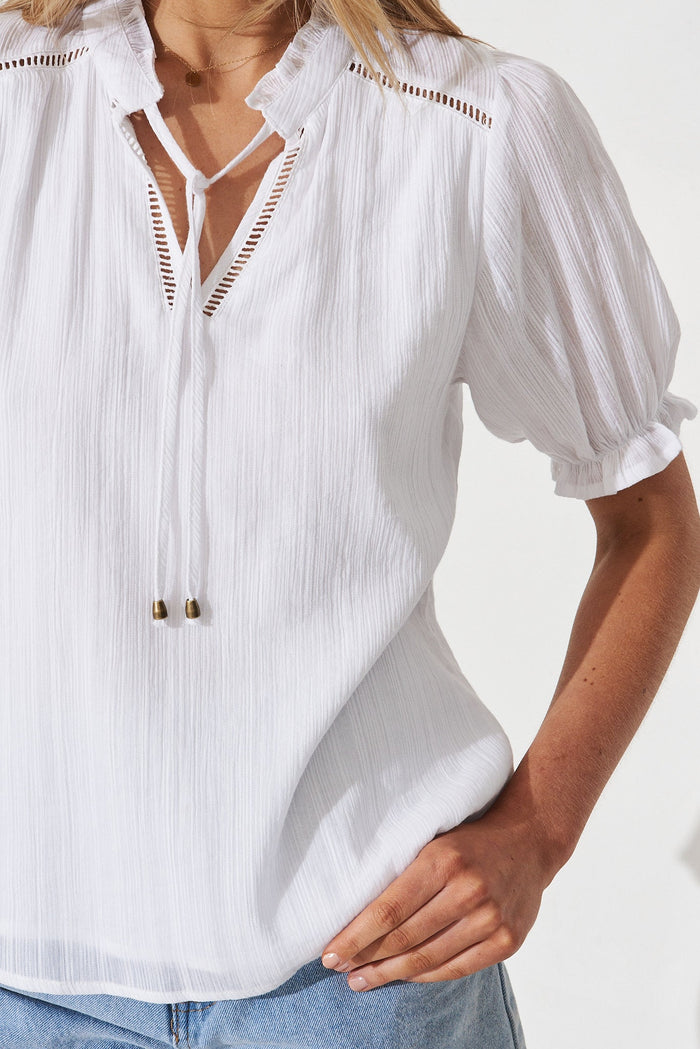 Venica Top In White Broderie - detail