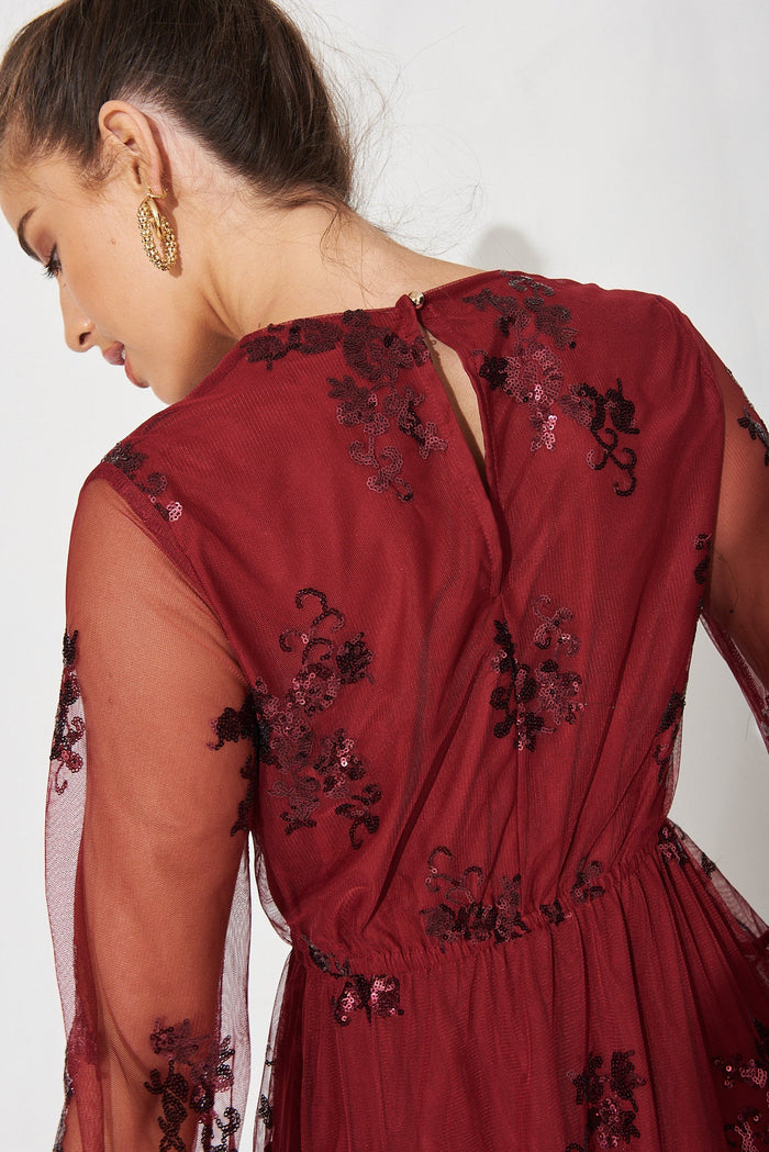 Iconic Sequin Dress In Wine - detail