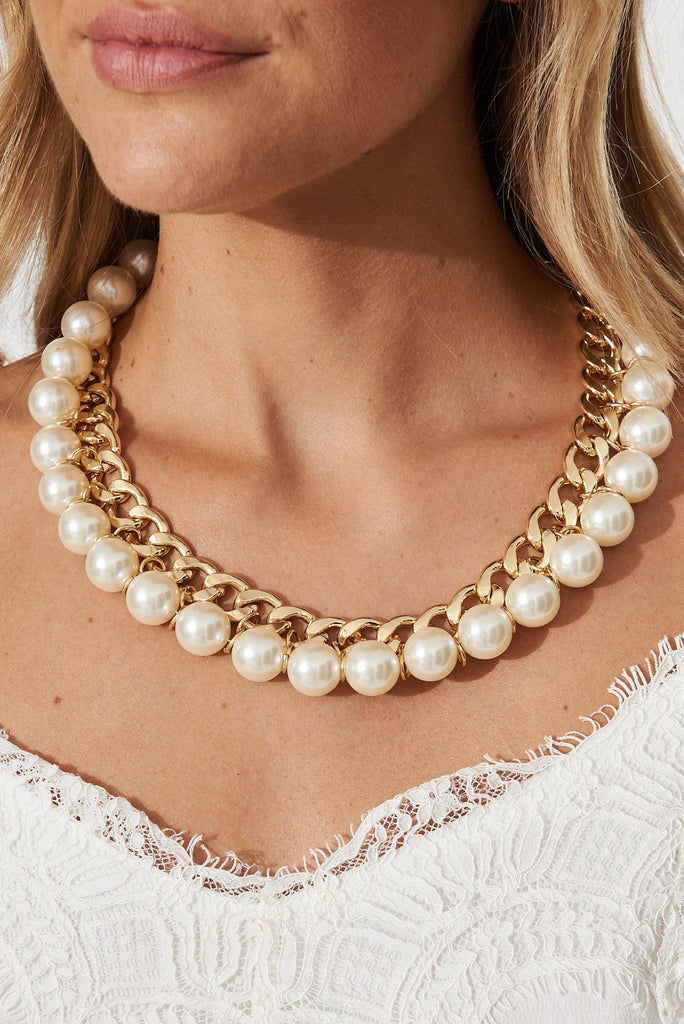 August + Delilah Ventia Necklace In Gold - detail