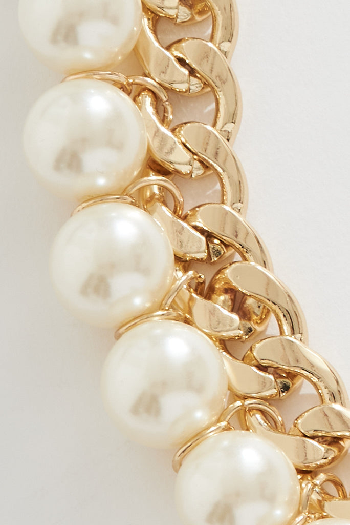 August + Delilah Ventia Necklace In Gold - detail close up