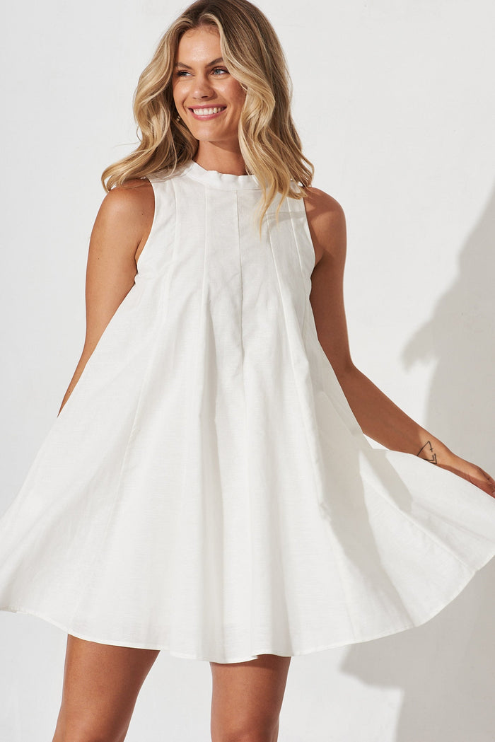Cowra Dress In White Linen Blend - front