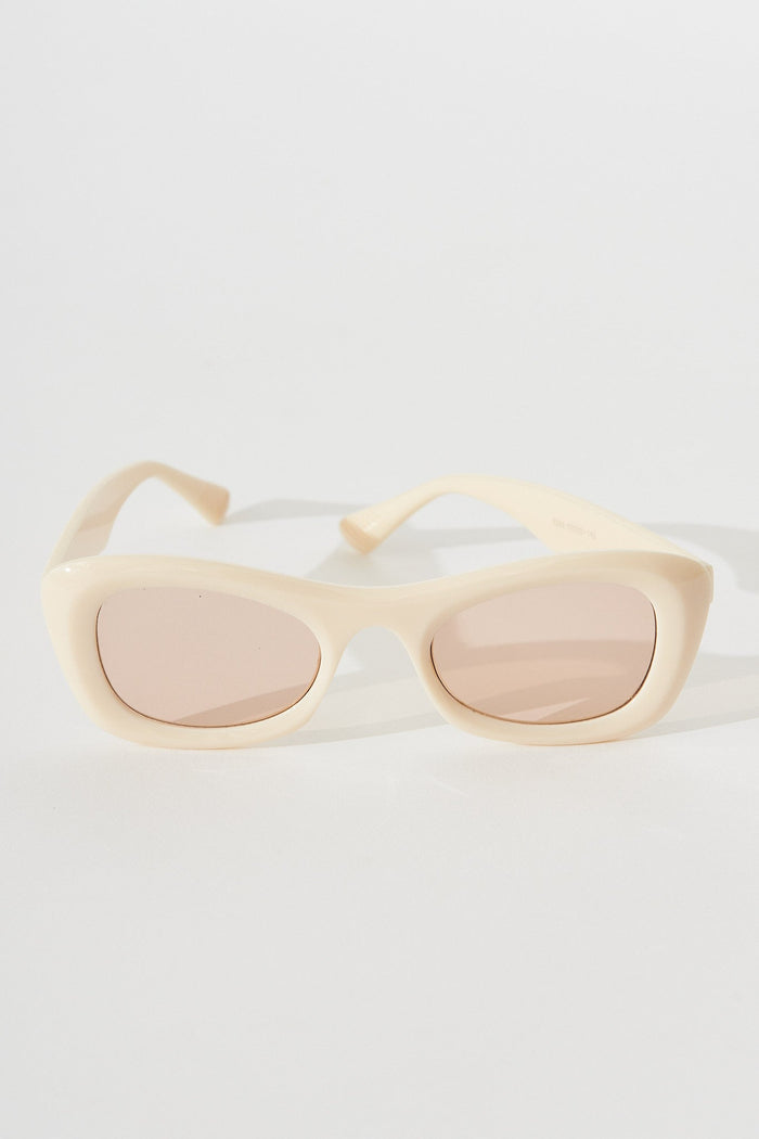 August + Delilah Tiarnie Retro Oval Sunglasses In Beige - St Frock (Dev)