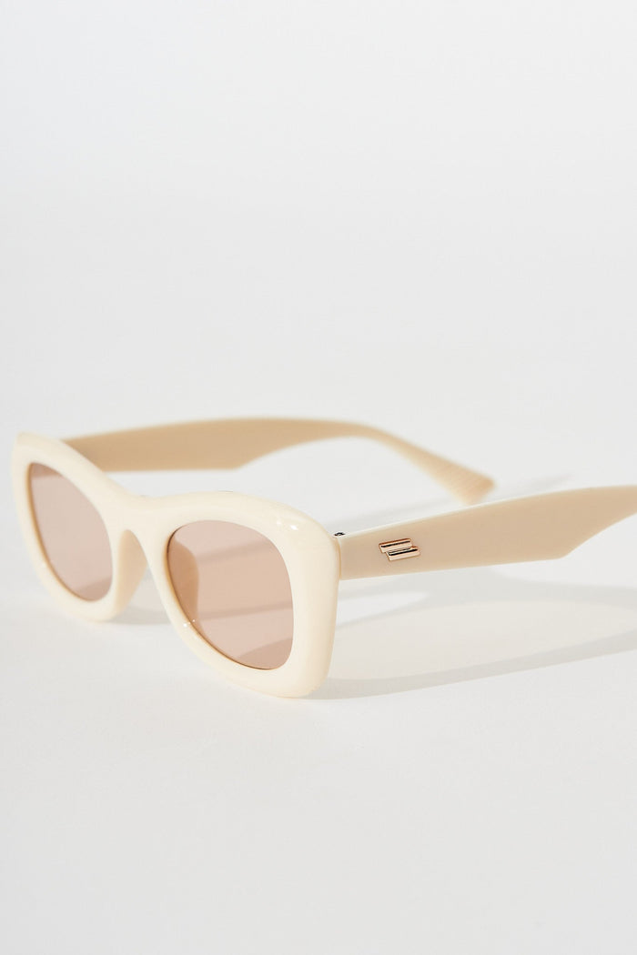 August + Delilah Tiarnie Retro Oval Sunglasses In Beige - St Frock (Dev)