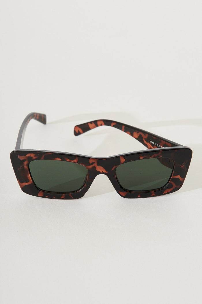 August + Delilah Evie Oversized Sunglasses In Brown Tortoise - front
