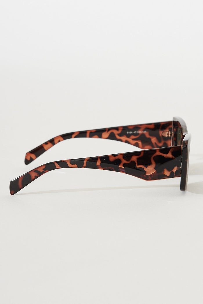 August + Delilah Evie Oversized Sunglasses In Brown Tortoise - side