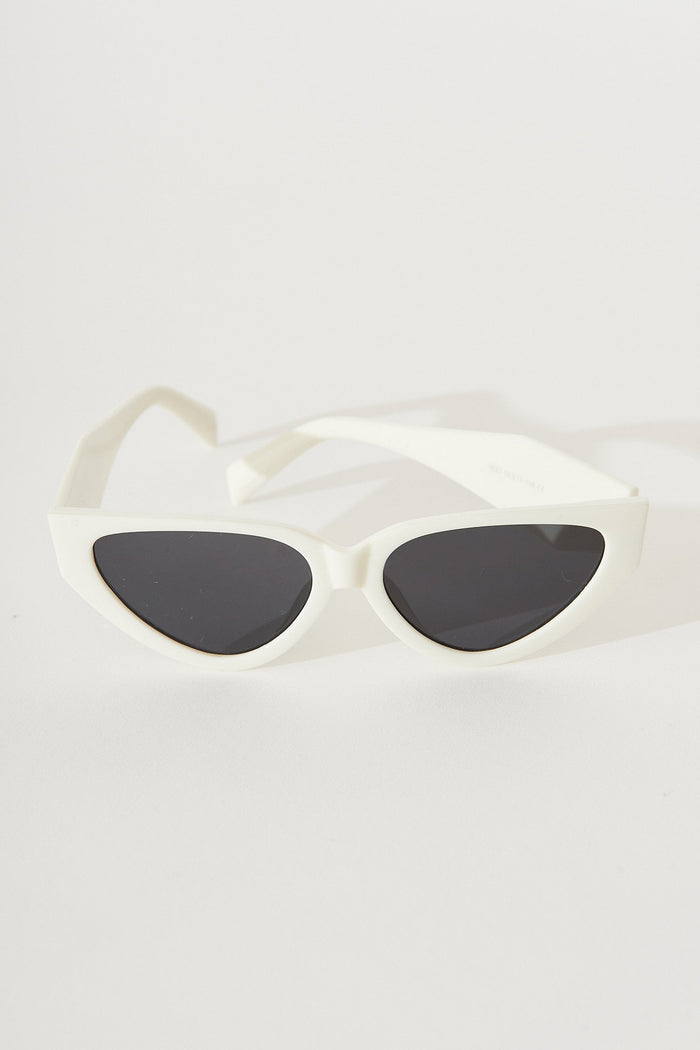 August + Delilah Mora Cat Eye Sunglasses In White - front