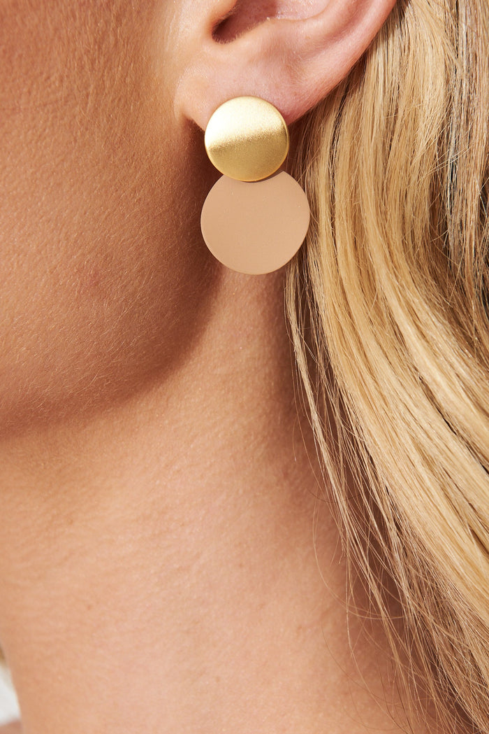 August + Delilah Gloria Earrings In Light Brown With Gold - St Frock (Dev)