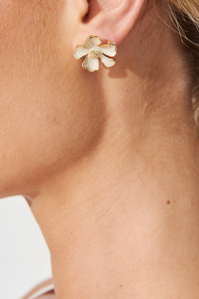August + Delilah Annecy Stud Earrings In Light Beige With Gold - detail