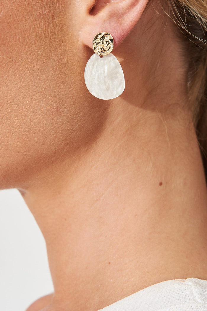 August + Delilah Colmar Drop Earrings In White Wirth Gold - detail