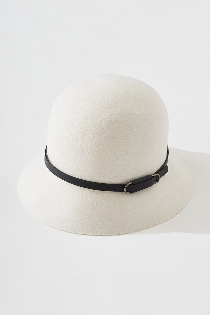August + Delilah Perpignan Bucket Hat In White Wool With Black PU Trim - front