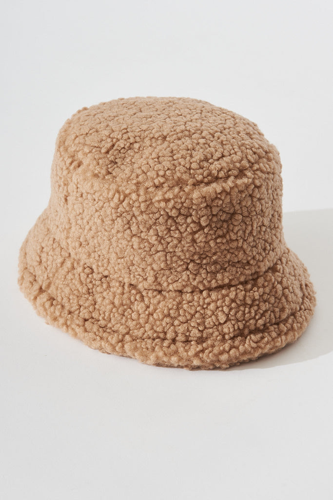 August + Delilah Tours Bucket Hat In Beige Shearling - St Frock (Dev)