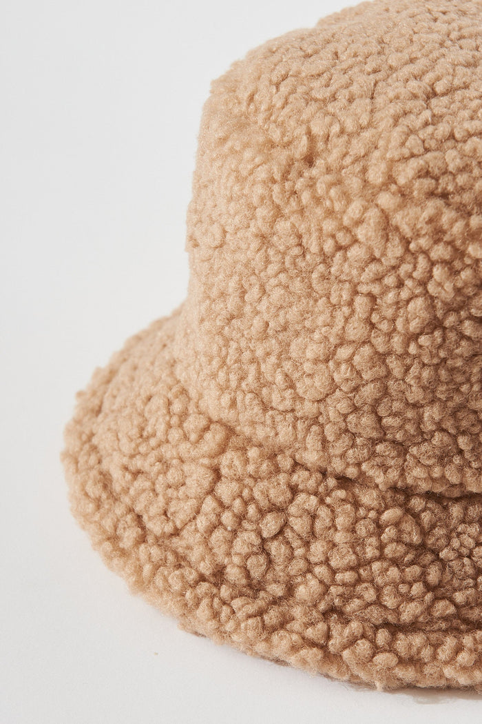 August + Delilah Tours Bucket Hat In Beige Shearling - St Frock (Dev)