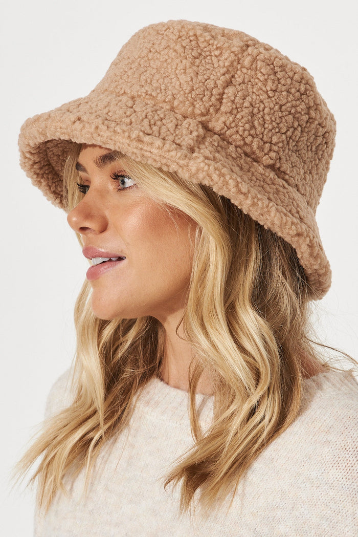 August + Delilah Tours Bucket Hat In Beige Shearling - St Frock (Dev)