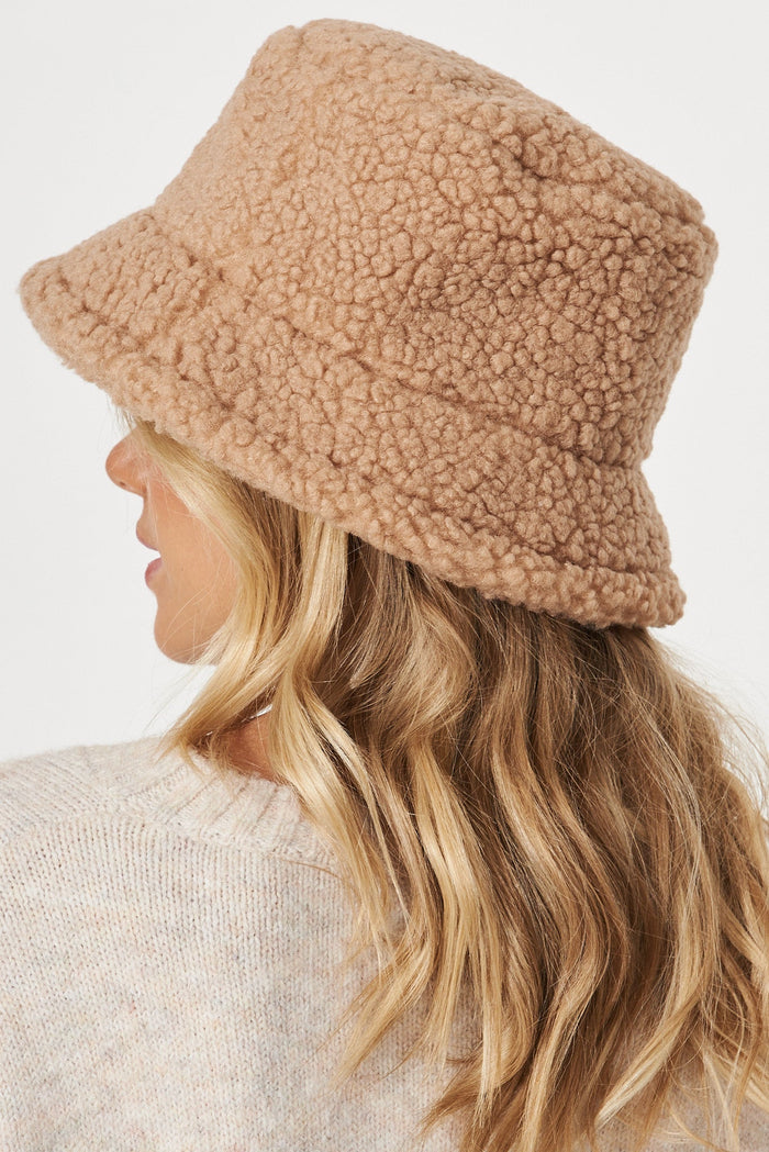 August + Delilah Tours Bucket Hat In Beige Shearling - St Frock (Dev)