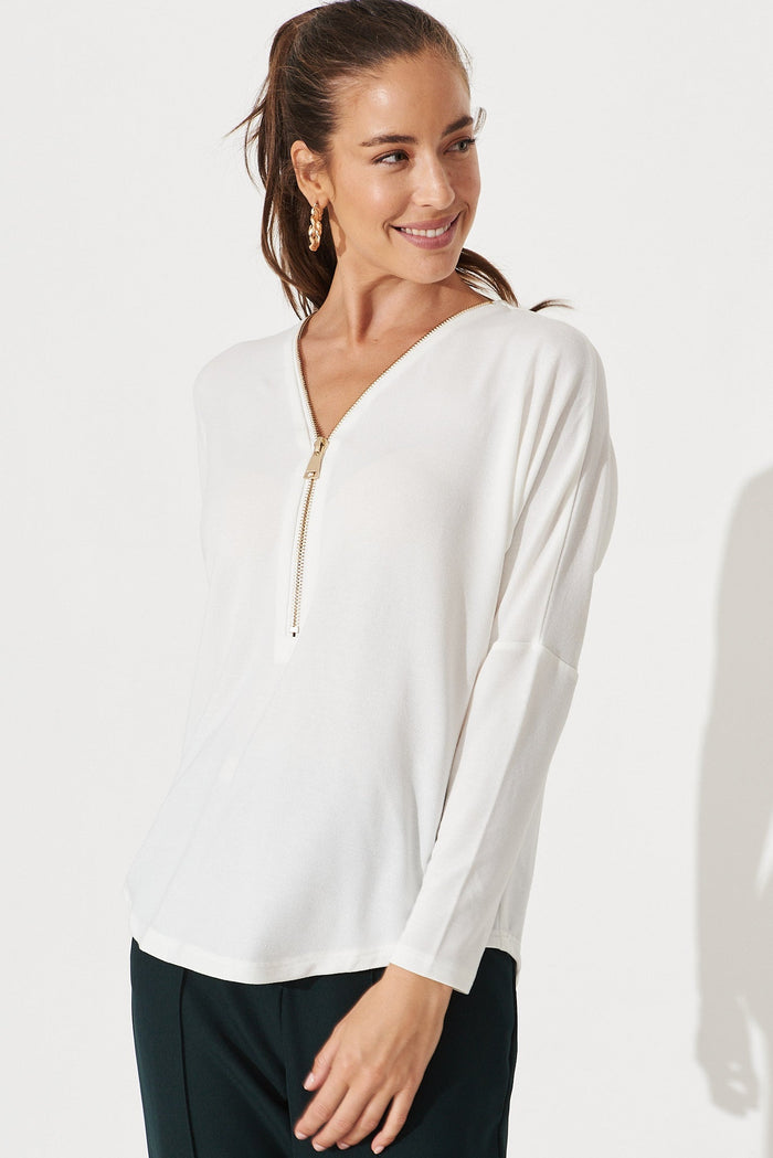 Cova Zip Front Knit Top In White - front