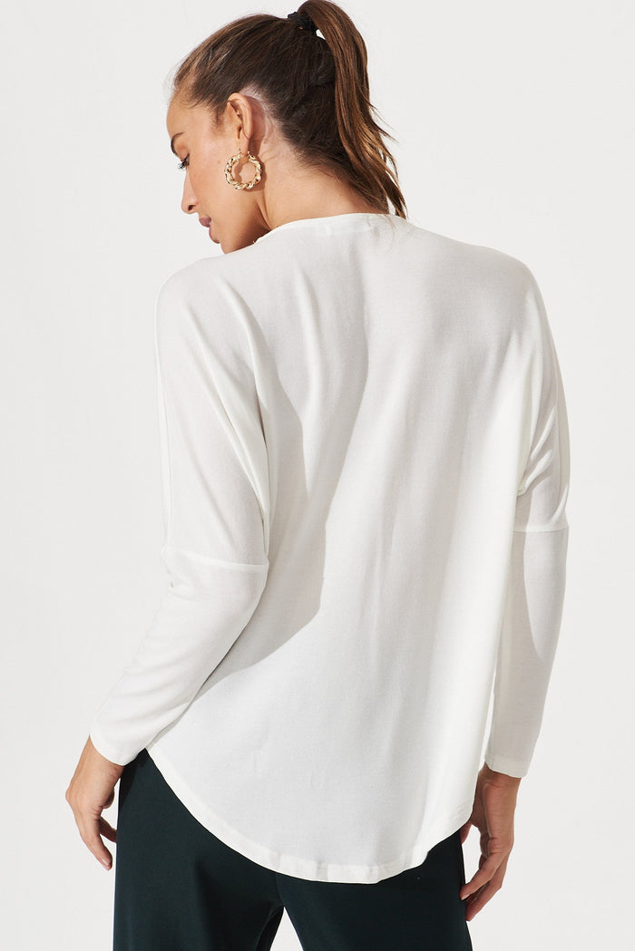 Cova Zip Front Knit Top In White - back