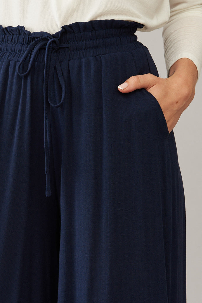 Mariah Pant In Navy - detail