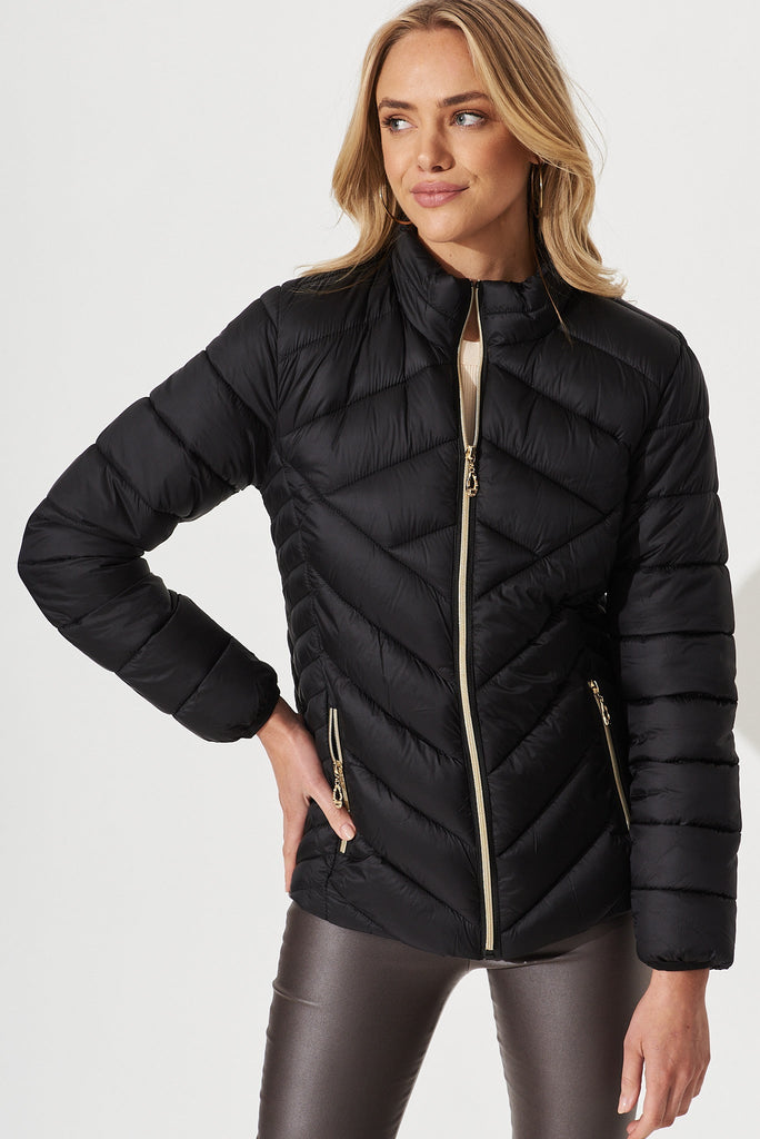 Arvon Puffer Jacket In Black - front