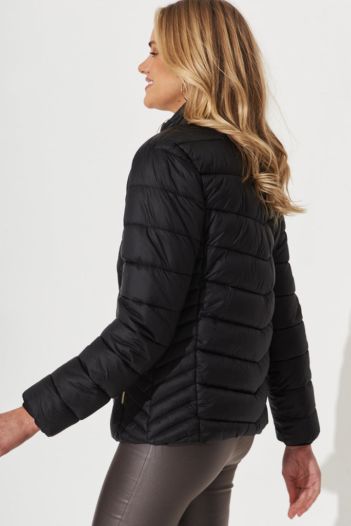 Arvon Puffer Jacket In Black - side