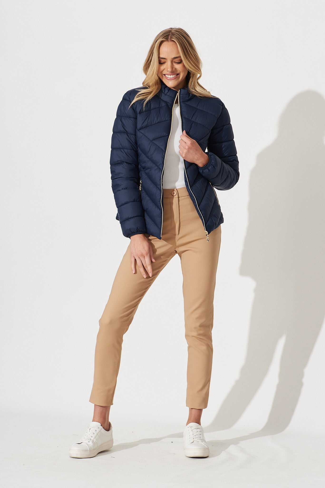 Arvon Puffer Jacket In Navy - full length