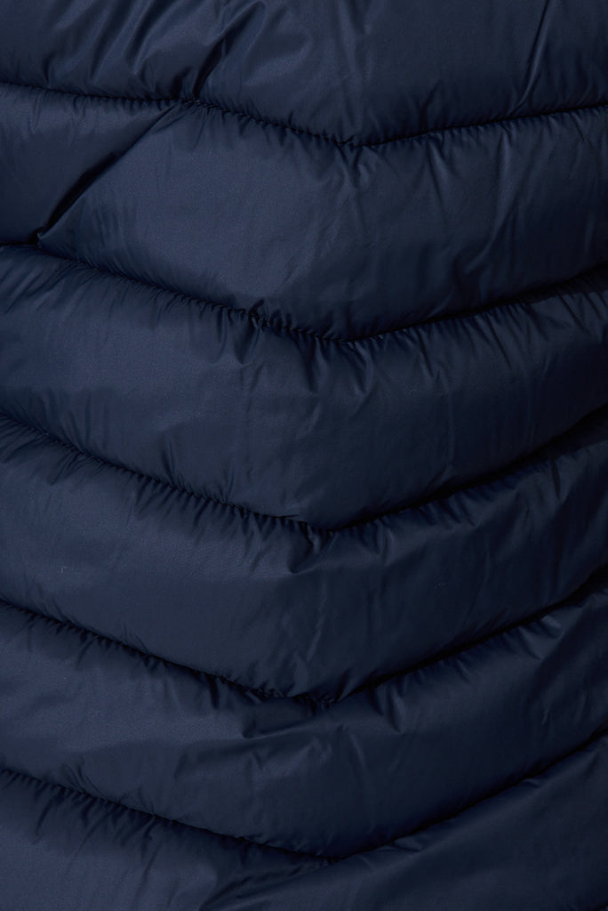 Arvon Puffer Jacket In Navy - fabric