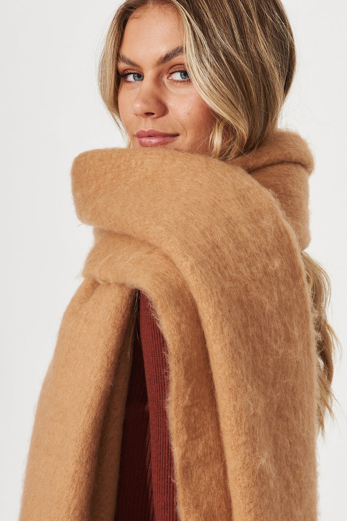 August + Delilah Zurich Knit Scarf In Brown - detail