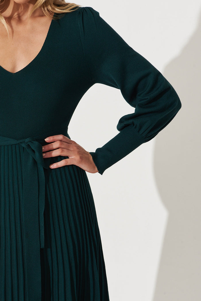 Albi Midi Knit Dress In Emerald Cotton Blend - detail