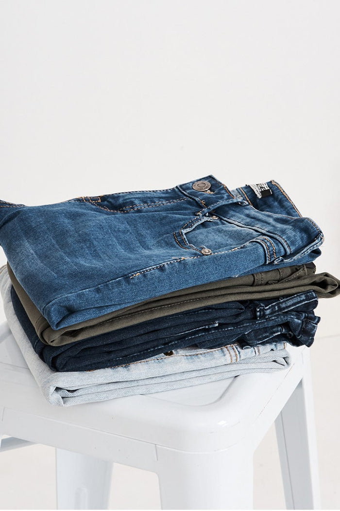 Brooklyn Mid Rise Jeans In Dark Blue Denim - St Frock (Dev)